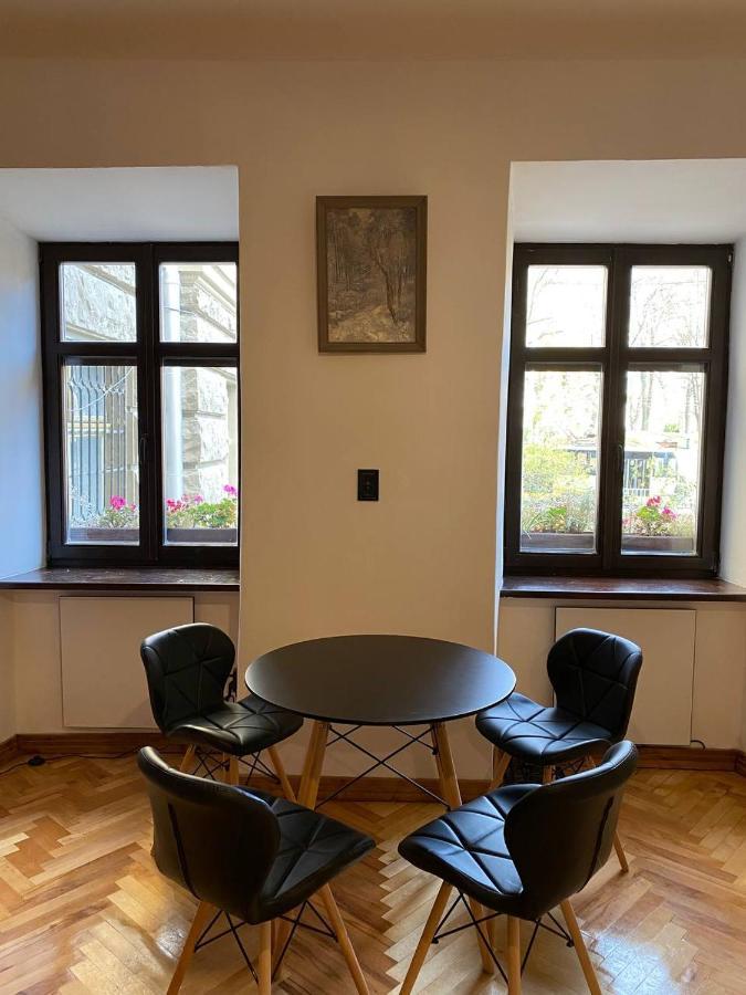 Багатомісні Апартаменти На Арсенальній Lviv Exterior foto